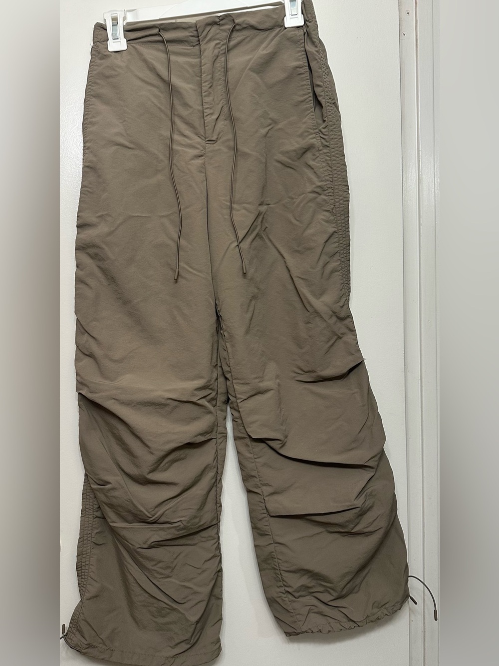 Zara Wide-Leg Parachute Pants in a tan/taupe colorway